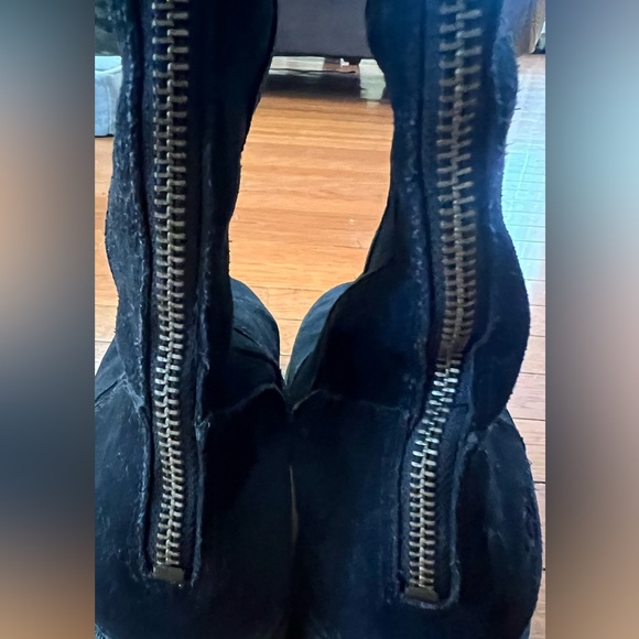 Ugg Seldon Black Suede Tall Riding Boot in black.  Size 9.5 - Picture 6 of 9